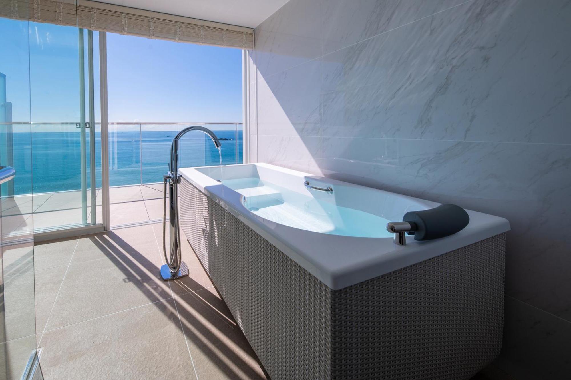 Hayama Hotel Otowa No Mori Йокосука Екстериор снимка